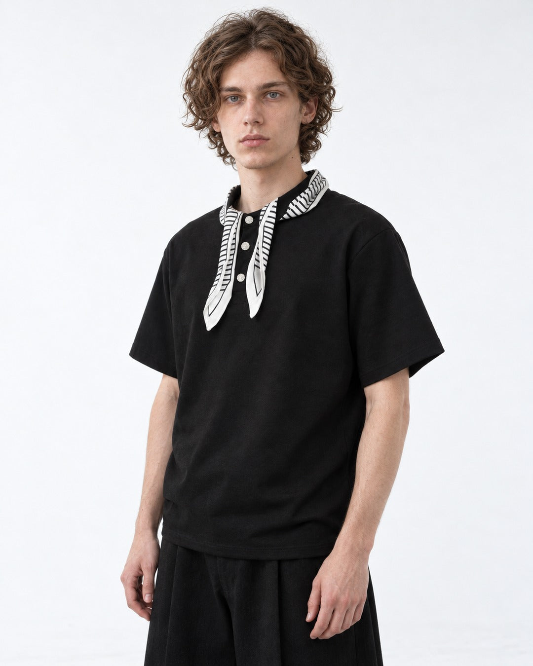 Tee with Graphic Collar Print