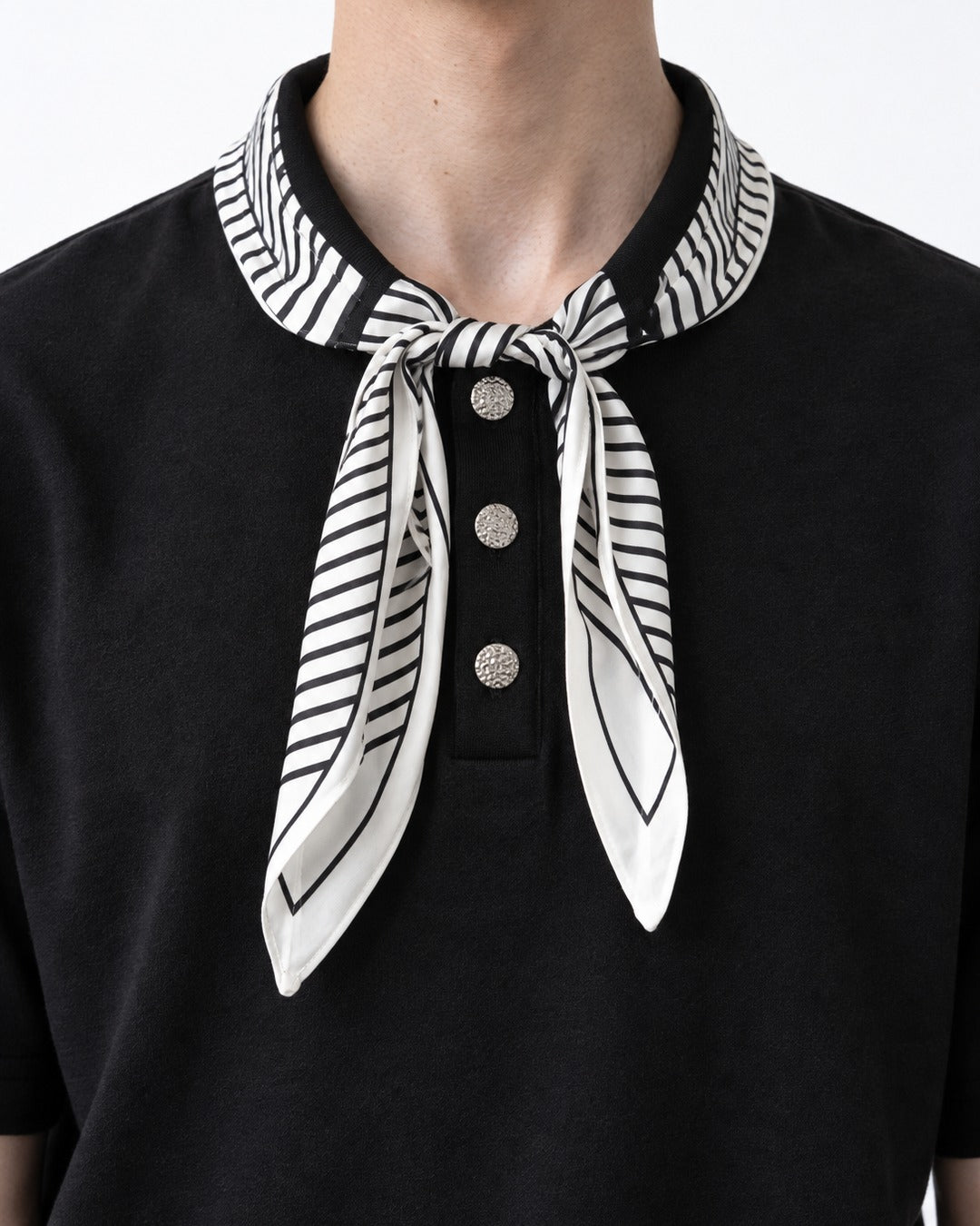 Tee with Graphic Collar Print