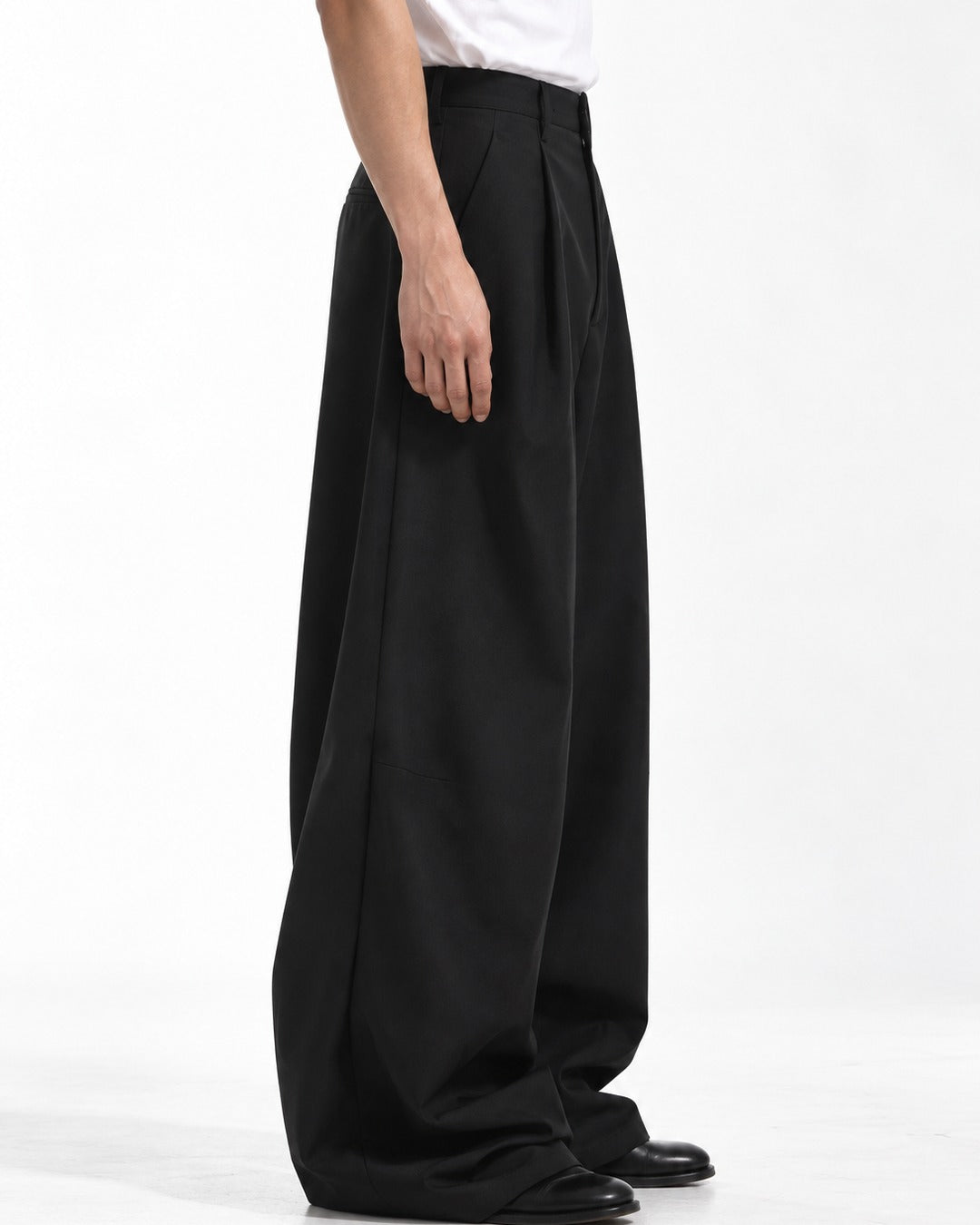 Barrel-Leg Pleated Trousers