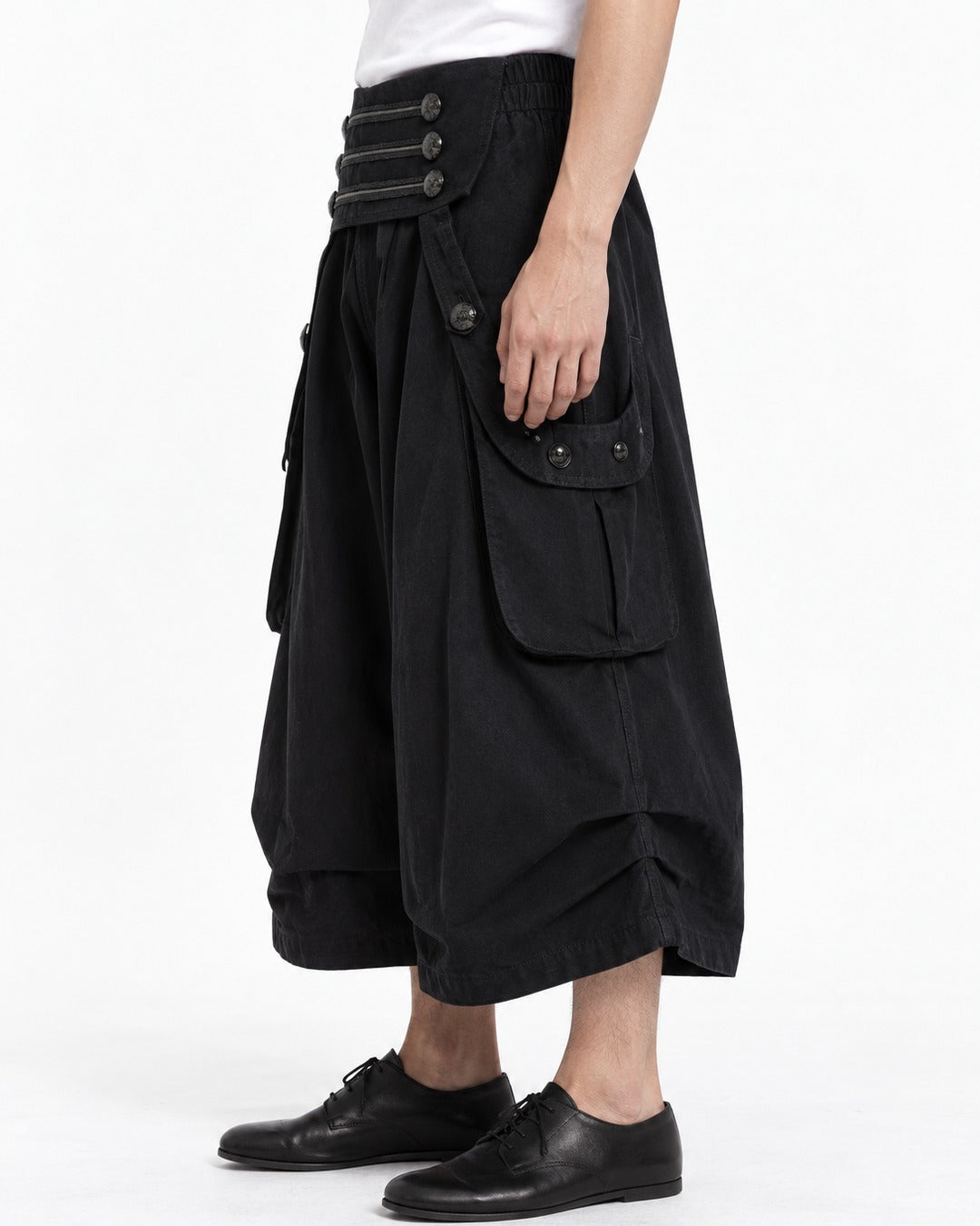 Triple-Snap Waistband Cropped Cargo Shorts