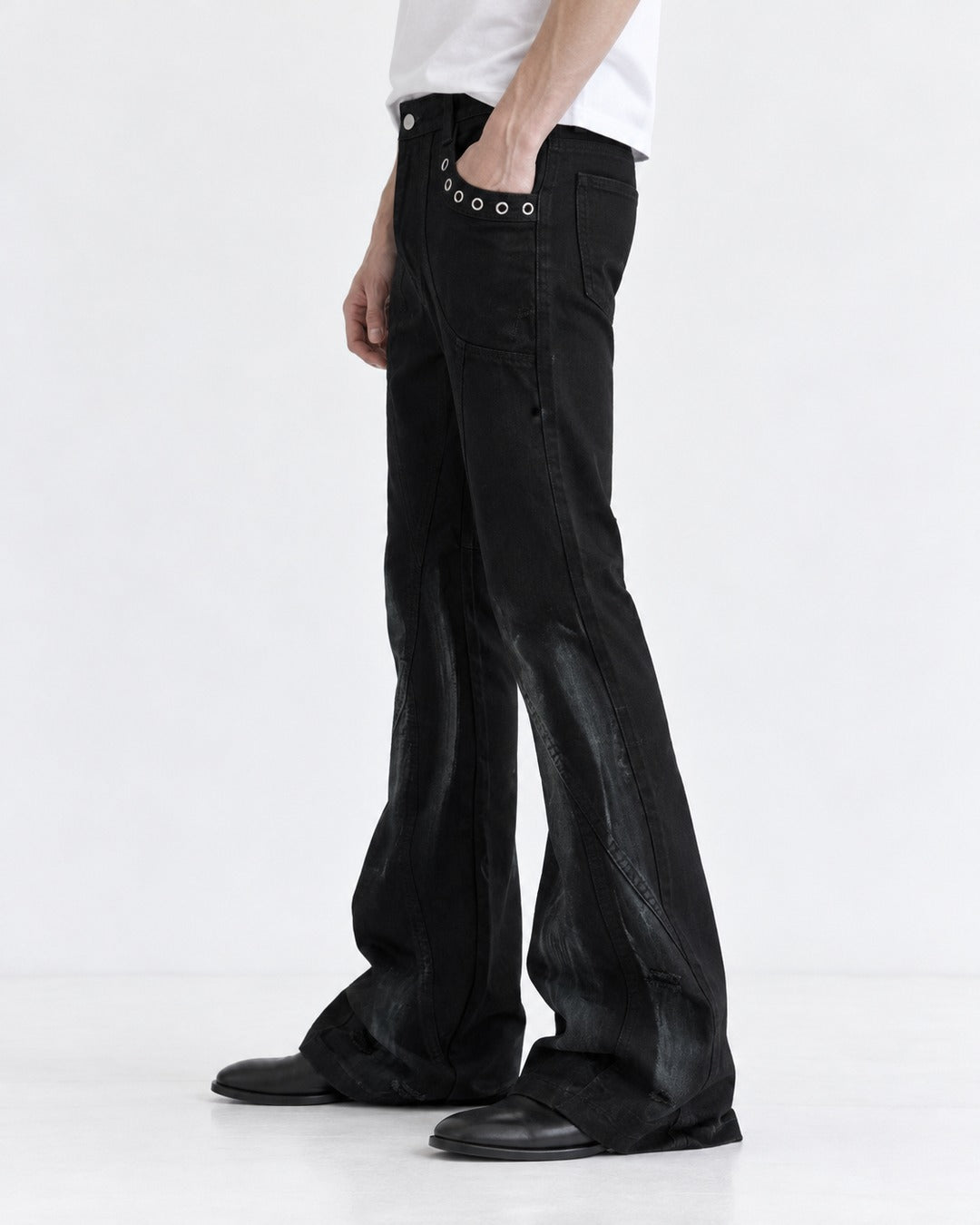 Grommet-Detail Flared Jeans