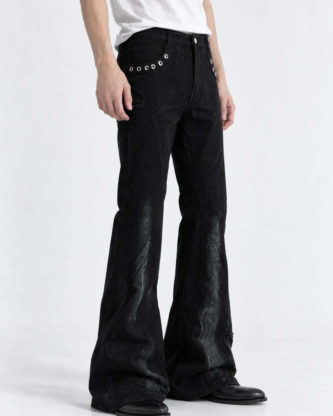 Grommet-Detail Flared Jeans
